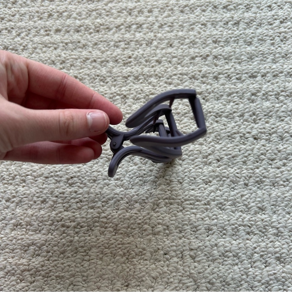 Large Dusty Purple Matte Wavy Claw Clip - Picture 6 of 9